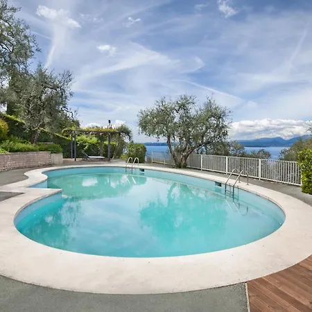 Villa Pirandello With Pool *