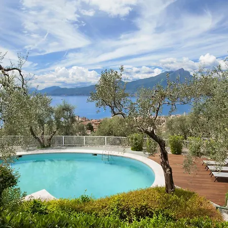 Villa Pirandello With Pool *